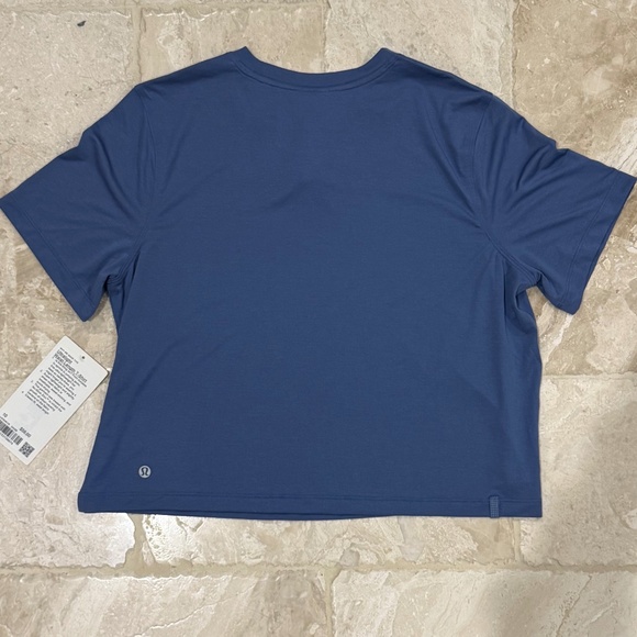 NWT Lululemon Ultralight Waist-Length T-Shirt Oasis Blue (Size 10) - Picture 5 of 7